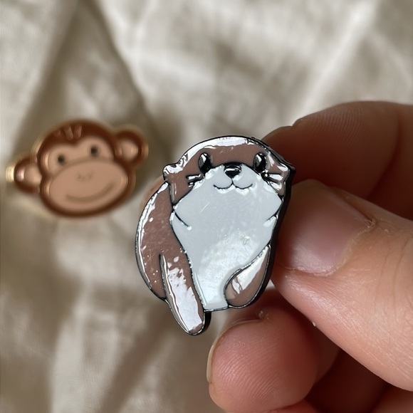 3 Animal‎ Themed Enamel Pins - Picture 4 of 5